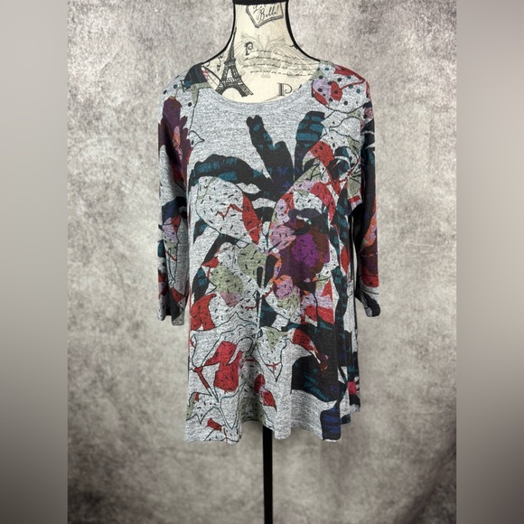 Inoah Tops - Inoah USA Gray Floral Patterned 3/4 Sleeve Women's Top Size M